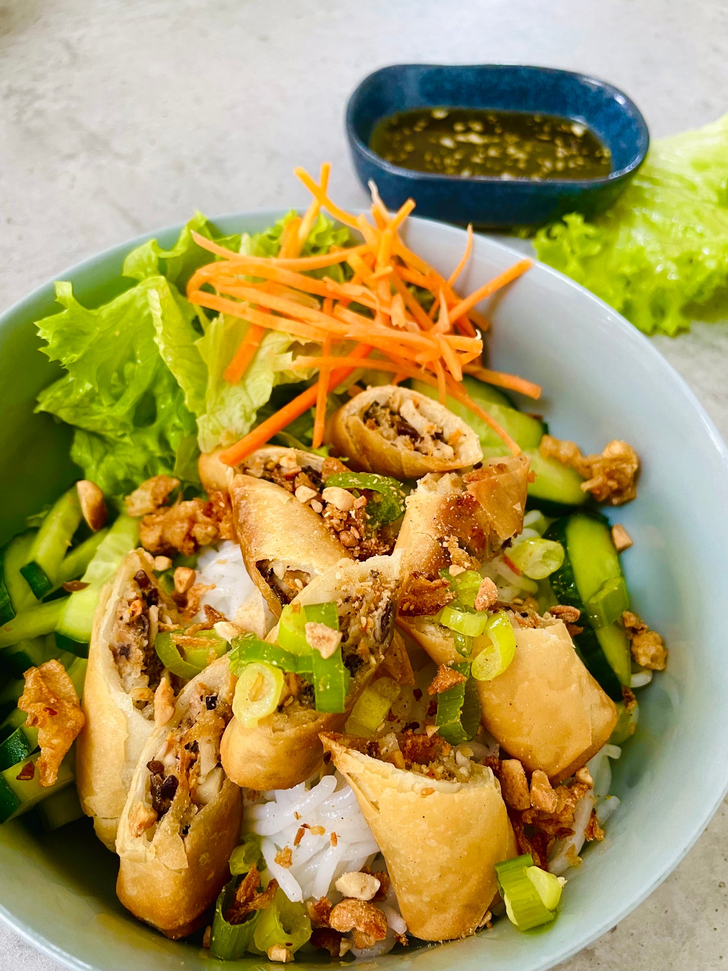 Bún Chả Giò - Gebakken loempia's met vermicelli noedels (kid)