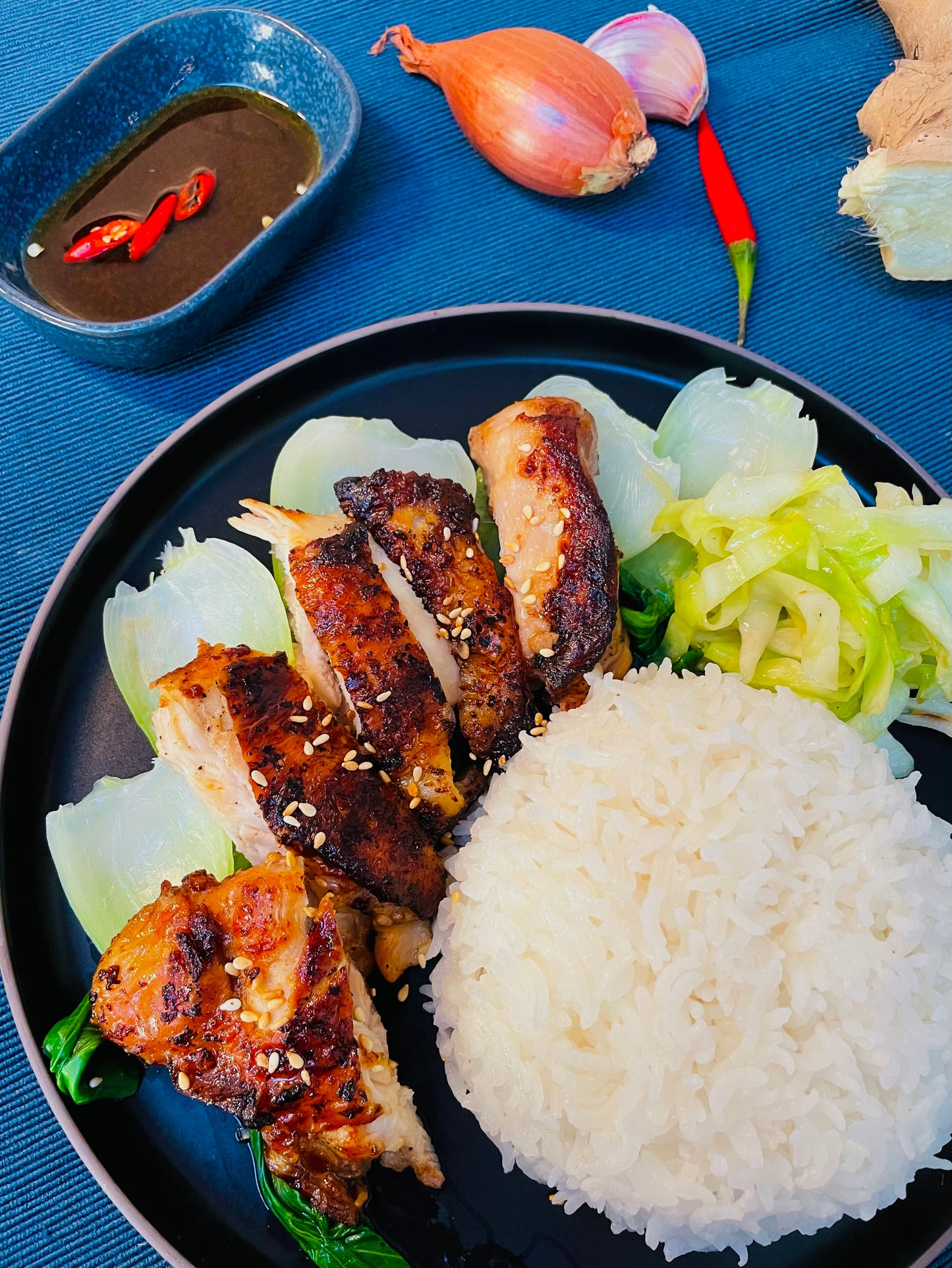 Cơm Gà Ram Mè Rang - Gebakken kip met sesamzaad