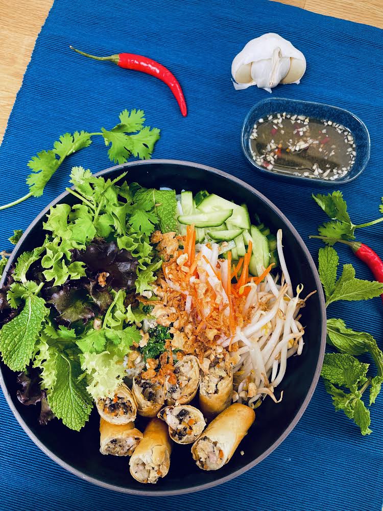 Bún Chả Giò Chay - Gebakken veggie loempia's met vermicelli noedels