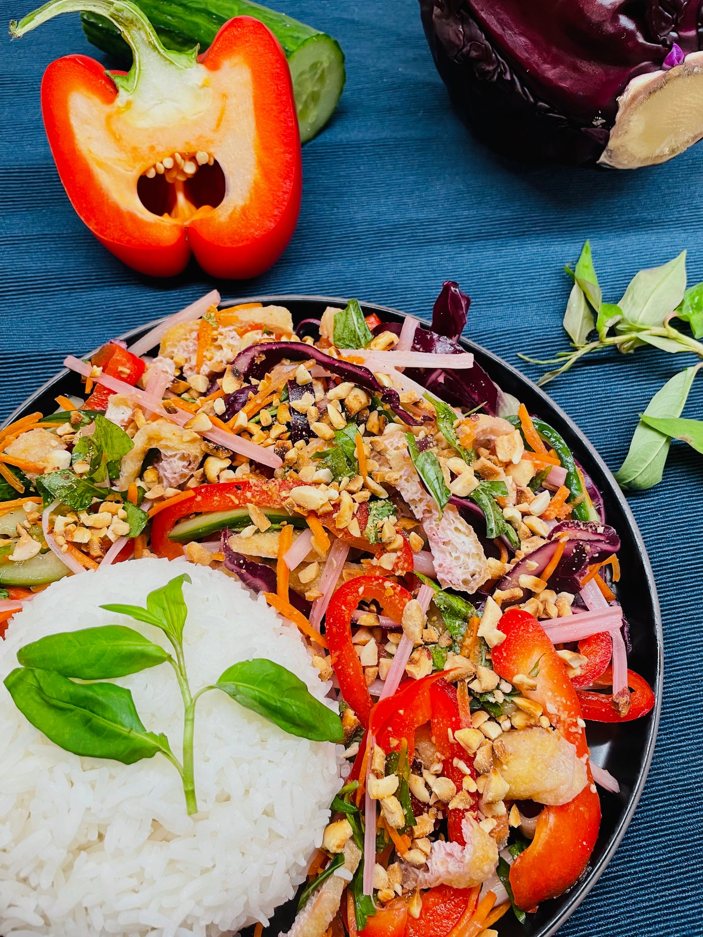 Cơm Gỏi Ngó Sen Chay - Veggie lotus delight salade met jasmijnrijst