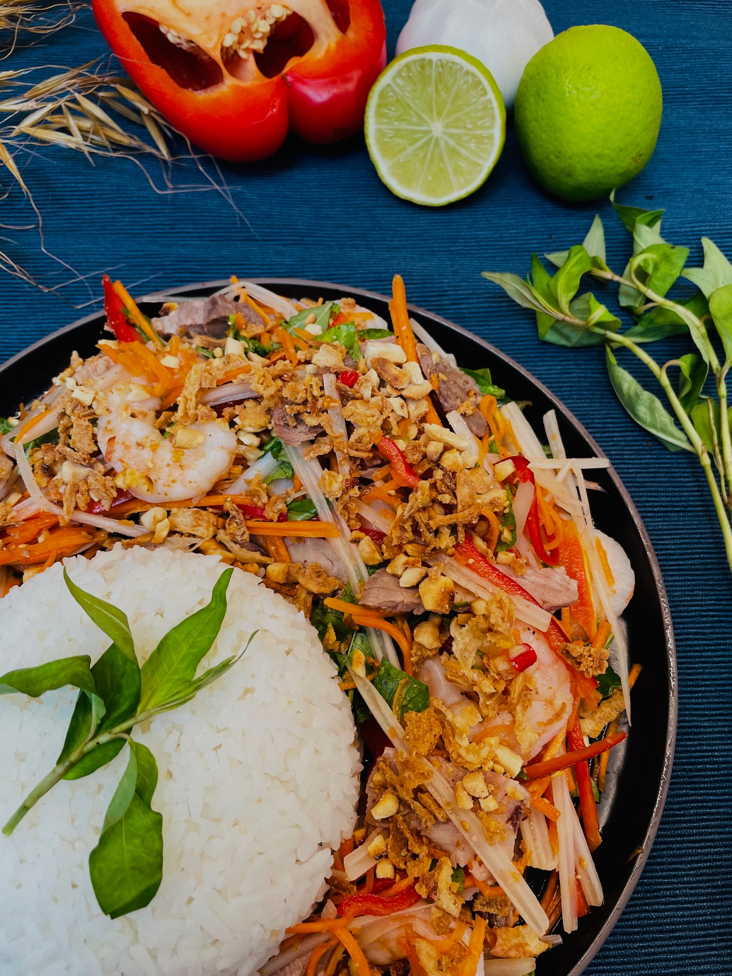 Cơm Gỏi Ngó Sen Tôm Thịt - Lotus delight salade met jasmijnrijst