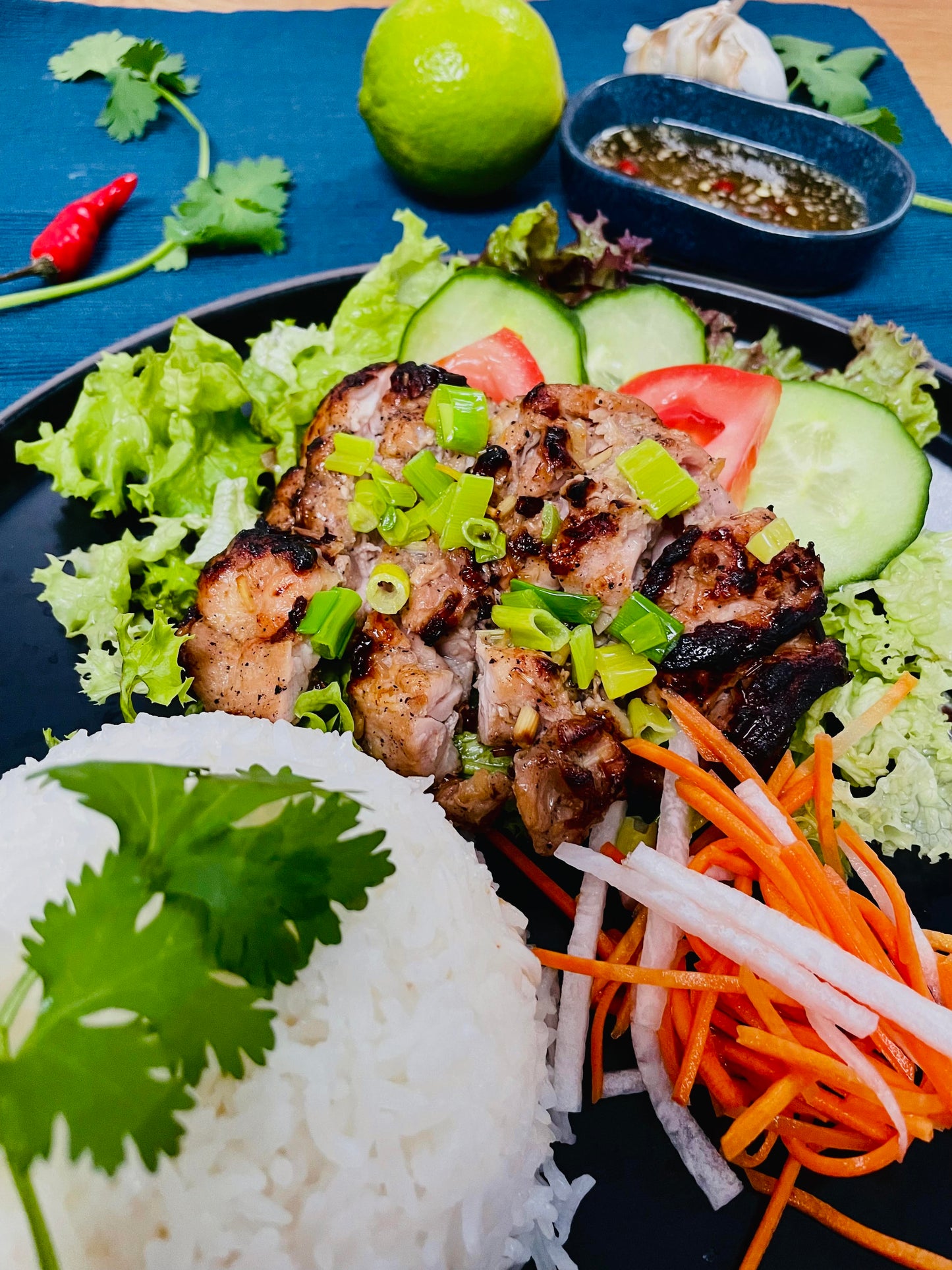 Cơm Gà Nướng Sả - Vietnamese gegrilde citroengras kip met rijst