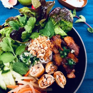 Bún Thịt Nướng Chả Giò - Gegrild varkensvlees en gebakken loempia's met vermicelli noedels (kid)