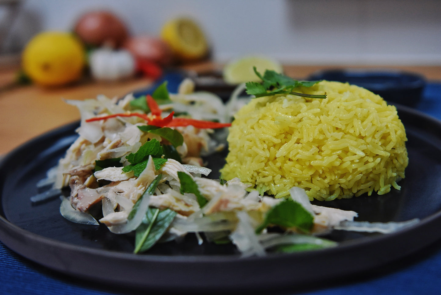 Cơm Gỏi Gà - Salade met kip en gele rijst